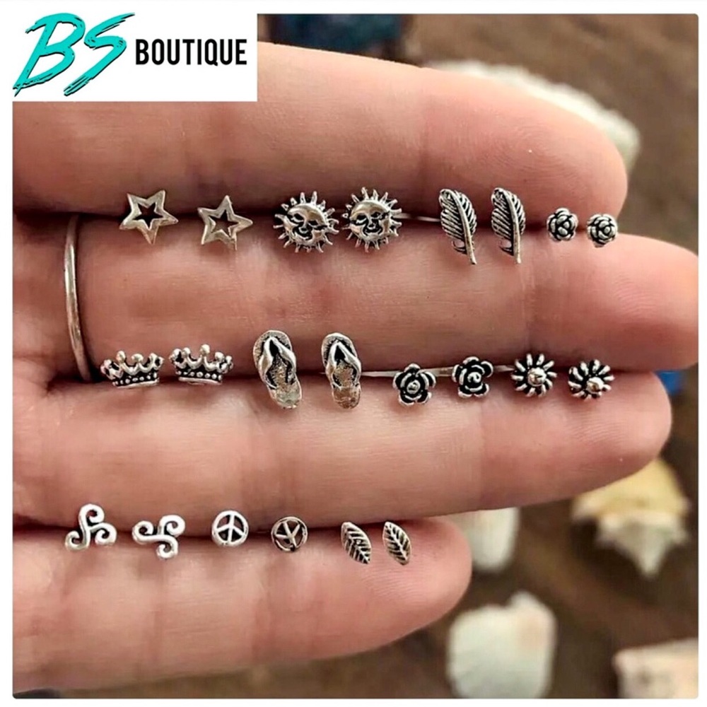 🍁JUST ARRIVED🍁 Silver Minimalist Chic Studs Set